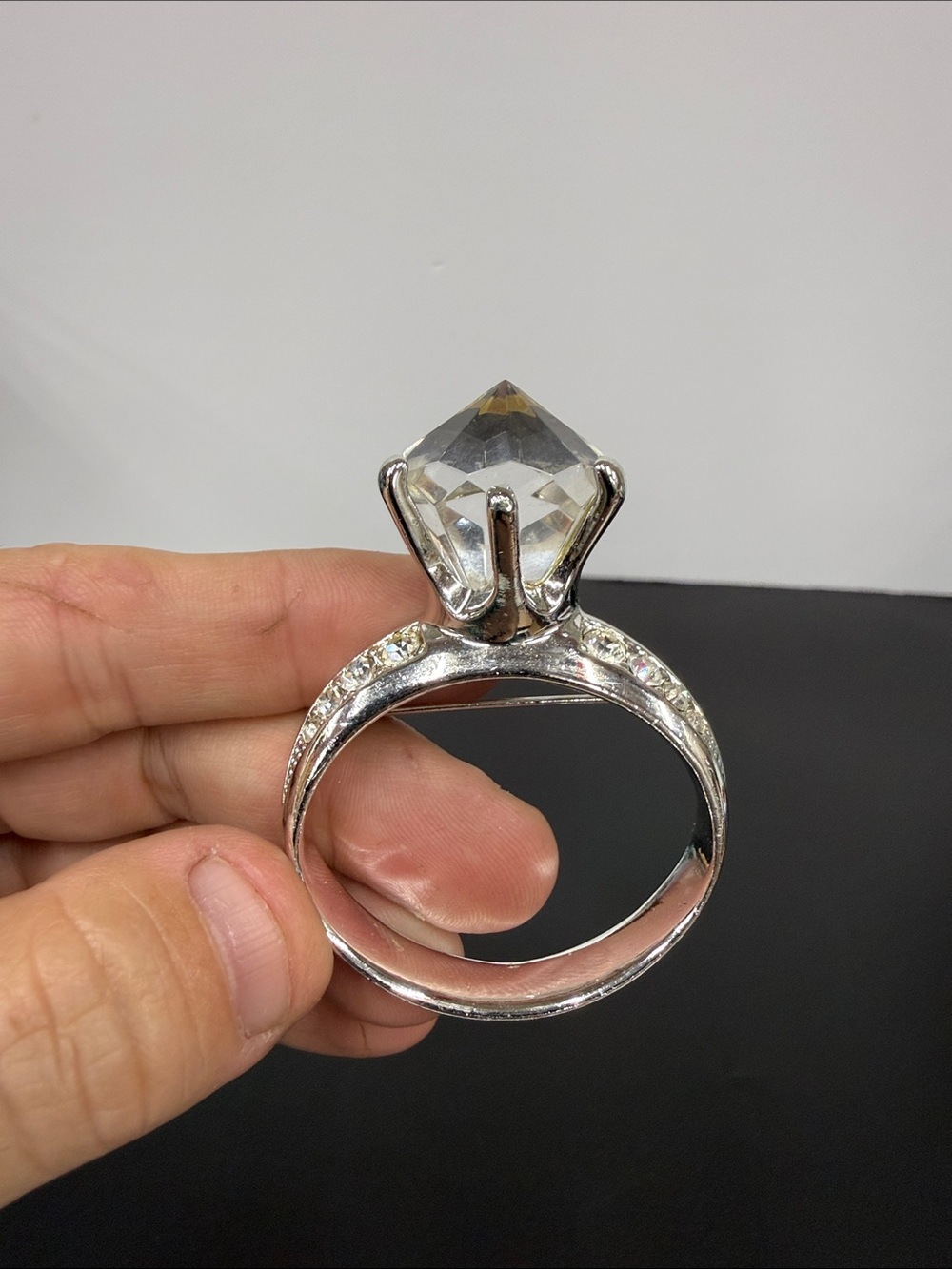 ENGAGEMENT RING PIN BROOCH LUCITE & RHINESTONES SILVER TONE 2.5" VINTAGE